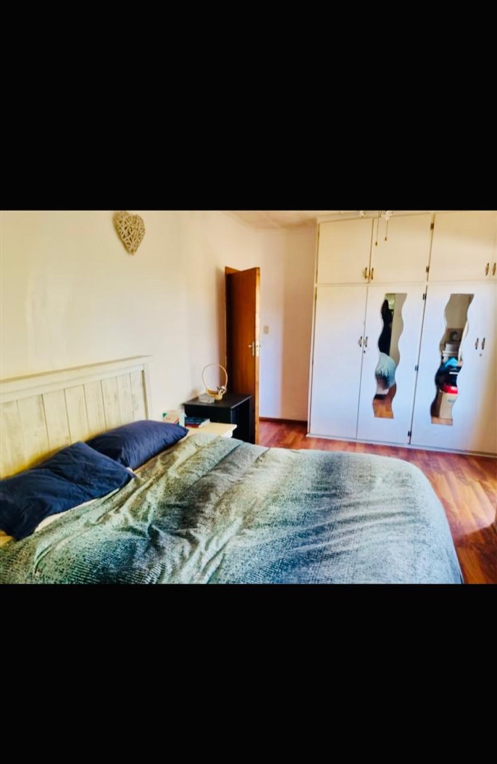 6 Bedroom Property for Sale in Gonubie Eastern Cape
